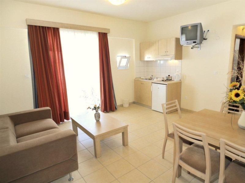 יאליסוס Anita Aparthotel מראה חיצוני תמונה